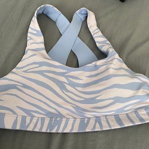 OLD NAVY SPORTS BRA SIZE L LIGHT BLUE